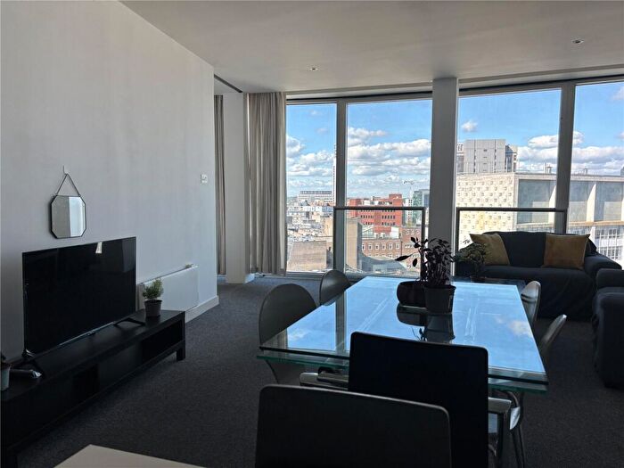 2 Bedroom Apartment To Rent In The Rotunda, Birmingham, B2