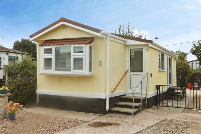 1 Bedroom Park Home For Sale In St. Oswalds Park, Dunham-On-Trent, Newark, NG22