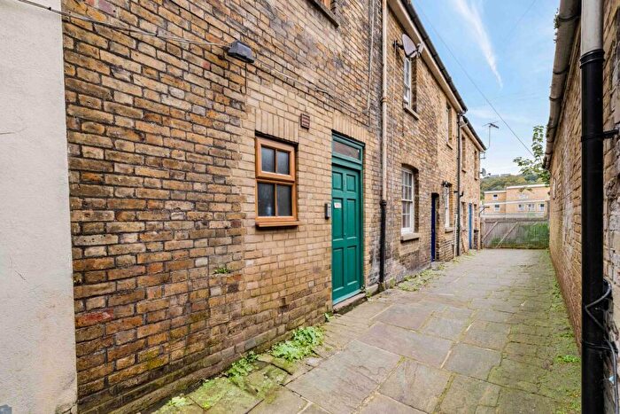 2 Bedroom Maisonette For Sale In High Street, Dover, CT16