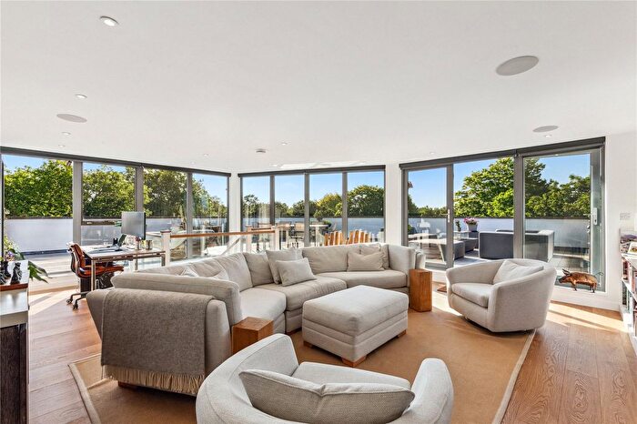 2 Bedroom Flat For Sale In Trinity Road, SW17