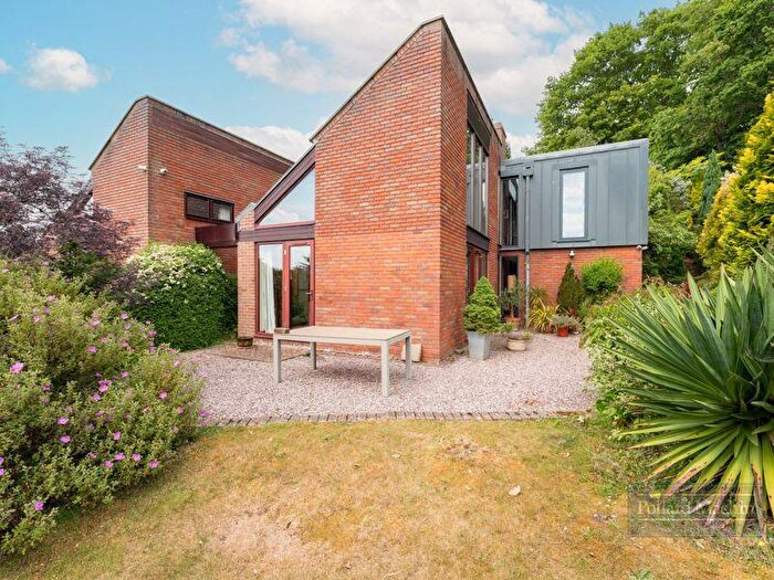 5 Bedroom Detached House For Sale In High Beech, South Croydon, CR2