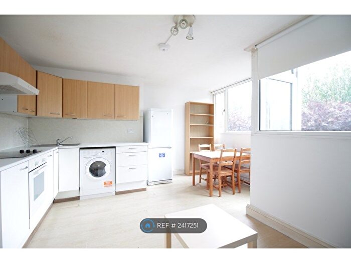 3 Bedroom Flat To Rent In Rowstock Gardens, London, N7