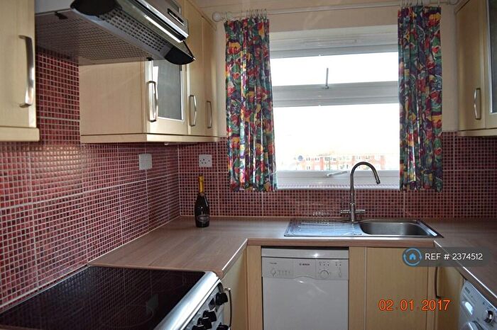 2 Bedroom Flat To Rent In Portland Court, Sutton, SM1