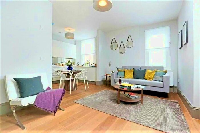 2 Bedroom Flat To Rent In Berners Street, London, W1T