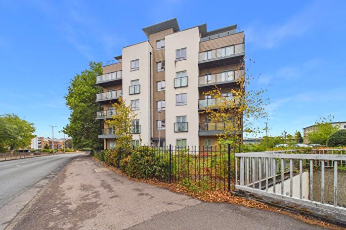 1 Bedroom Flat To Rent In Fleming Place, Bracknell, Berkshire, RG12