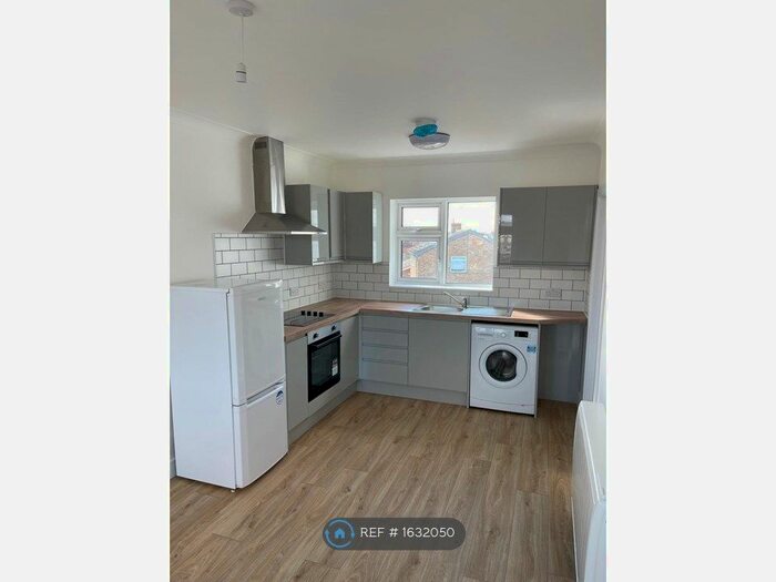 1 Bedroom Flat To Rent In High Street, Canvey Island, SS8