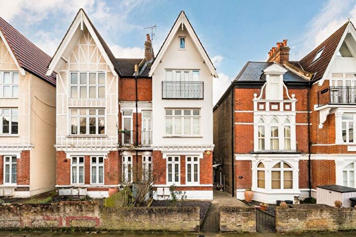 2 Bedroom Flat For Sale In Sternhold Avenue, Streatham Hill, SW2