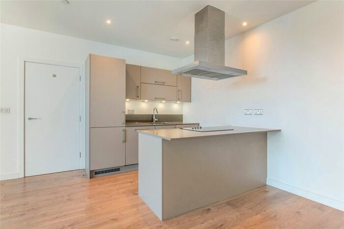2 Bedroom Flat To Rent In Rotherhithe New Road, London, SE16