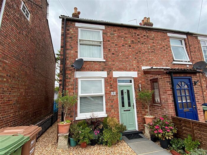 2 Bedroom Semi Detached House To Rent In Horseshoe Terrace, Wisbech, Cambs, PE13