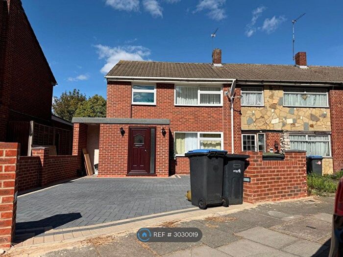 3 Bedroom Semi-Detached House To Rent In Hydefield Close, London, N21