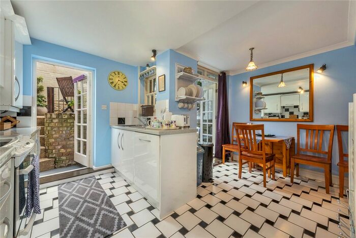 1 Bedroom Flat To Rent In Gladstone Street, Elephant And Castle, SE1