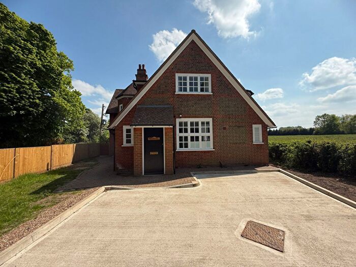 3 Bedroom Detached House To Rent In Shenley Lane, AL2