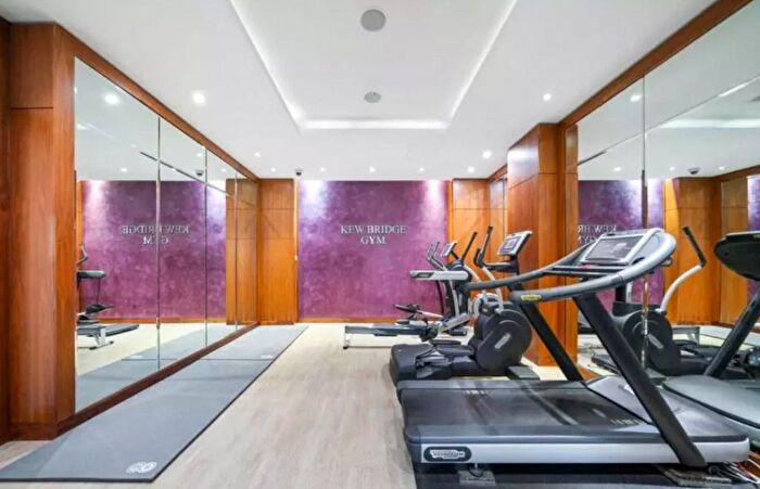 2 Bedroom Flat To Rent In Kew Bridge Road, Brentford, Greater London, TW8