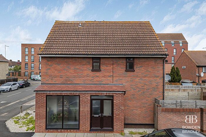2 Bedroom Semi-Detached House For Sale In Trelawney Road, Hainault, IG6