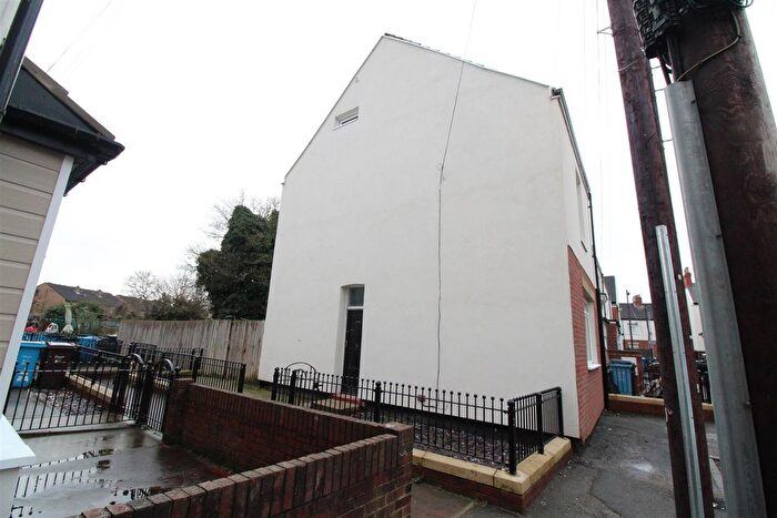 3 Bedroom End Of Terrace House To Rent In Ruskin Street, Hull, HU3