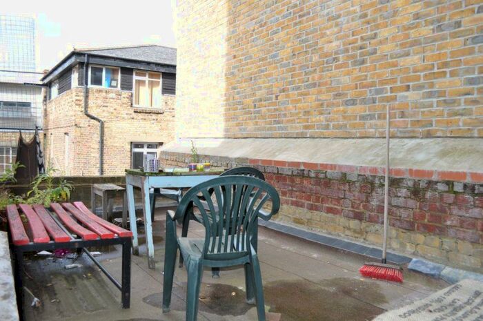 2 Bedroom Flat To Rent In Bethnal Green Road, London, E2