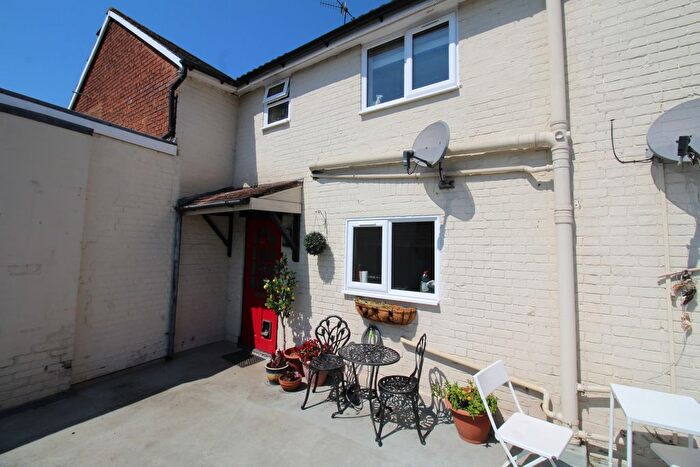 2 Bedroom Flat For Sale In Quarry Hill Road, Tonbridge, TN9