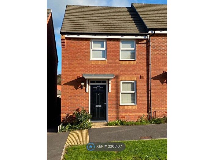 3 Bedroom End Of Terrace House To Rent In Godric Road, Newport, PO30