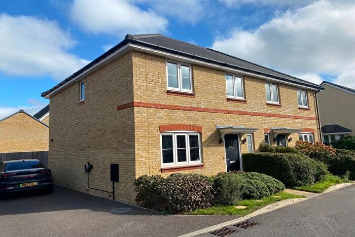 3 Bedroom Semi-Detached House To Rent In Kingfisher Gardens, Chichester, PO20