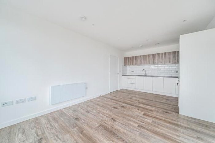 1 Bedroom Flat To Rent In Viewpoint House, Staines-Upon-Thames, TW18