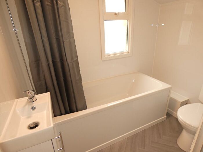 2 Bedroom Flat To Rent In Rothbury Terrace, Heaton, Newcastle Upon Tyne, NE6