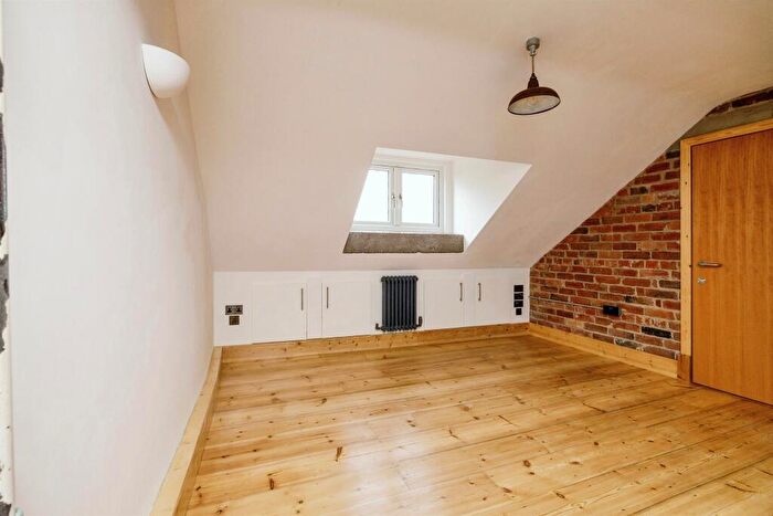 1 Bedroom Apartment For Sale In Bridge Street, Saxilby, Lincoln, LN1