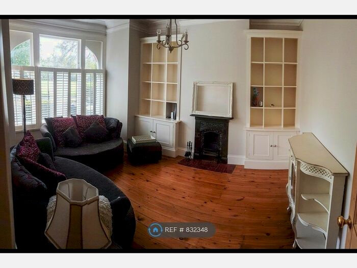 2 Bedroom Flat To Rent In Emmanuel Road, London, SW12