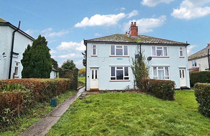 4 Bedroom Semi-Detached House For Sale In Hillcrest, Berkshire, RG18