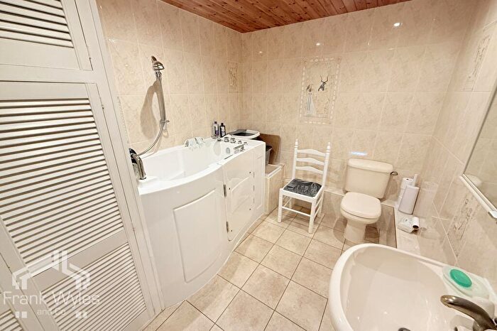 2 Bedroom Flat For Sale In Flat, Royal Beach Court, North Promenade, Lytham St. Annes, Lancashire, FY8