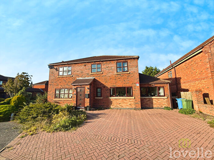 5 Bedroom Detached House For Sale In Chapel Close, Misterton, DN10