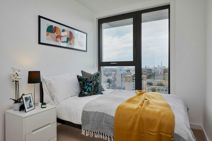 3 Bedroom Flat To Rent In Radial Avenue, London E14, London,