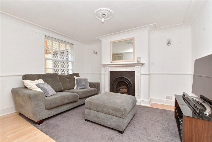 1 Bedroom Maisonette For Sale In Waterloo Road, Sutton, Surrey, SM1