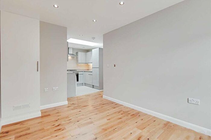 2 Bedroom Flat To Rent In Atlantic Road, London, SW9