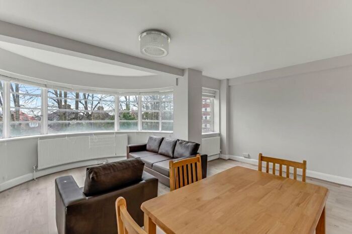 3 Bedroom Flat To Rent In Northwood Hall, Highgate, N6