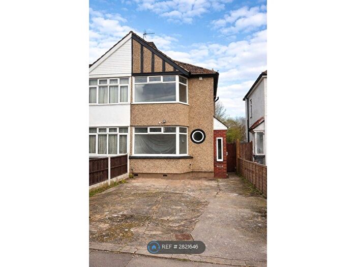 2 Bedroom End Terrace House To Rent In Curzon Avenue, Enfield, EN3