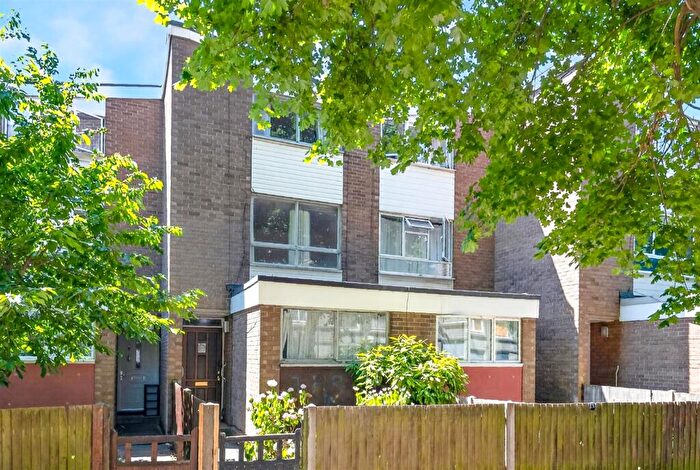 4 Bedroom Terraced House For Sale In Hampton Close, NW6