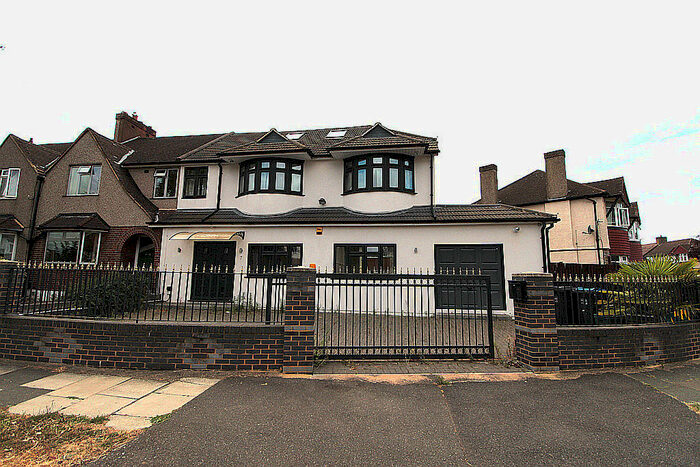 5 Bedroom Semi-Detached House To Rent In Thurleston Avenue, Morden, SM4