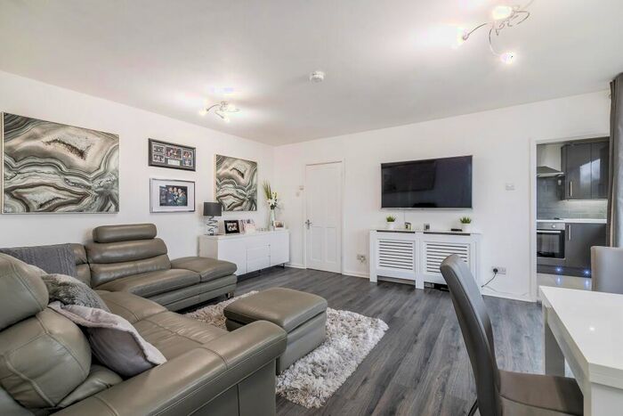 2 Bedroom Flat To Rent In Wickham Road, Croydon, CR0