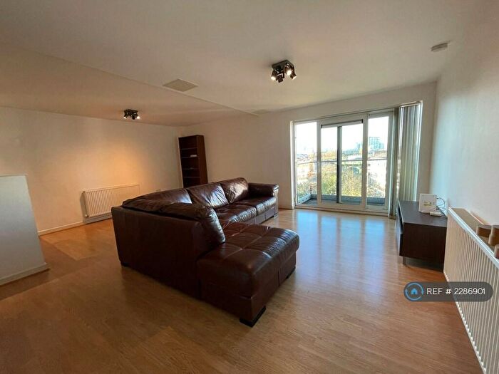 2 Bedroom Flat To Rent In Commercial Road, London, E14