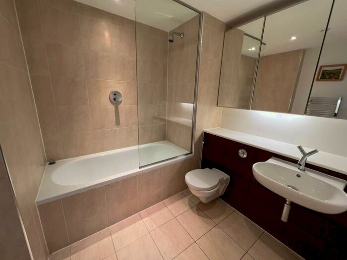 2 Bedroom Flat To Rent In Castlegate, Chester Road Castlefield, Manchester, M15