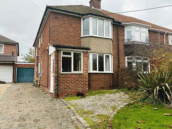 3 Bedroom Semi Detached House For Sale In Lower Way, Thatcham, RG19
