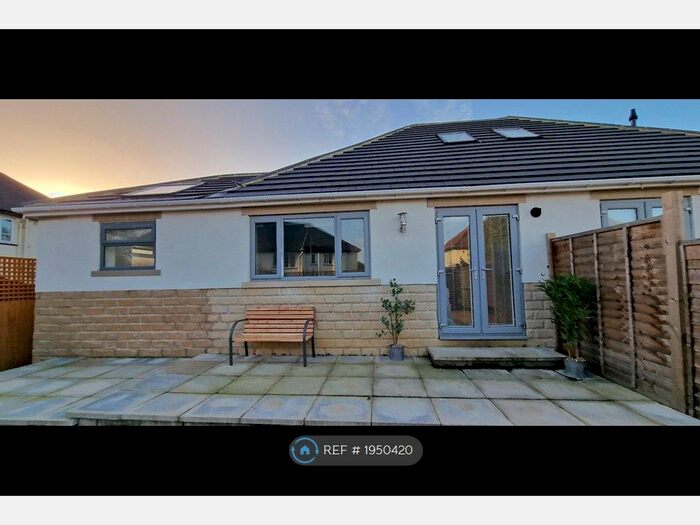 4 Bedroom Semi-Detached House To Rent In Redesdale Place, Leeds, LS16