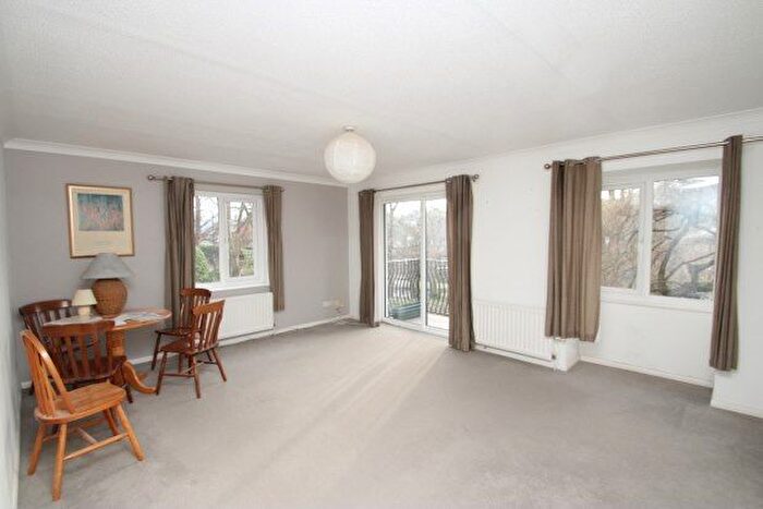 2 Bedroom Flat To Rent In Steep Hill, Croydon, CR0