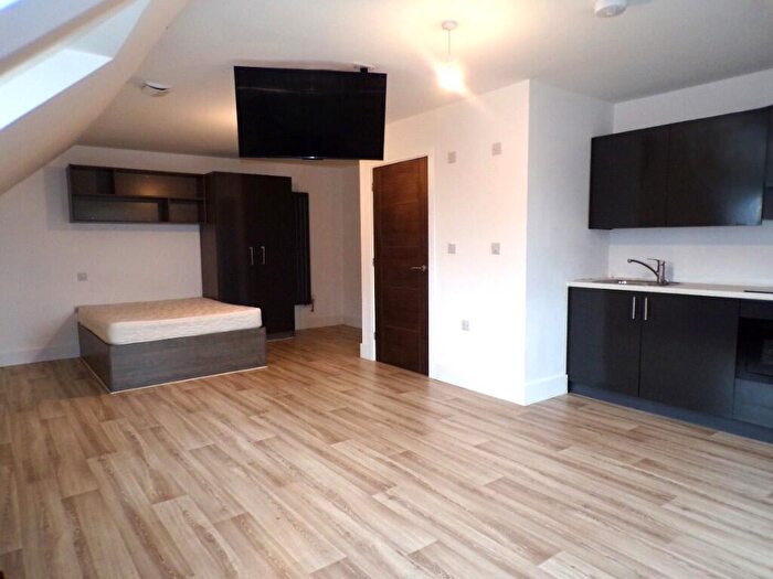 Studio To Rent In Charndon Close, Reading, Berkshire, RG2