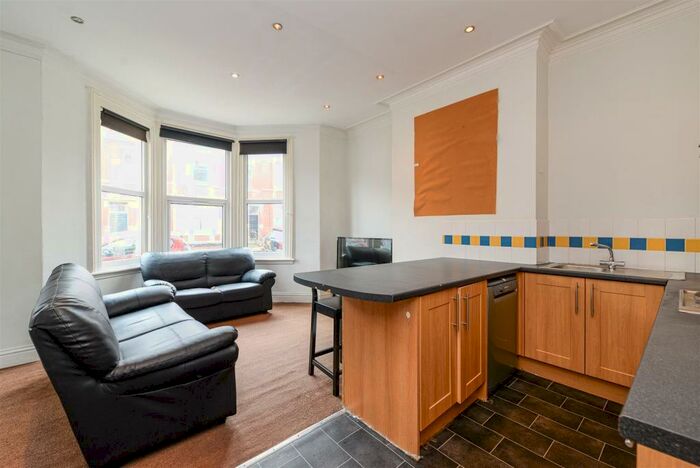 4 Bedroom Flat To Rent In Shortridge Terrace, Jesmond, Newcastle Upon Tyne, NE2