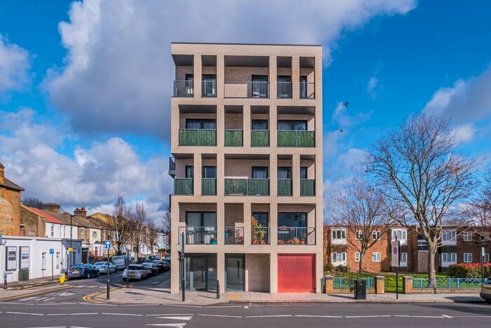 2 Bedroom Flat To Rent In Leytonstone Road, London, E15