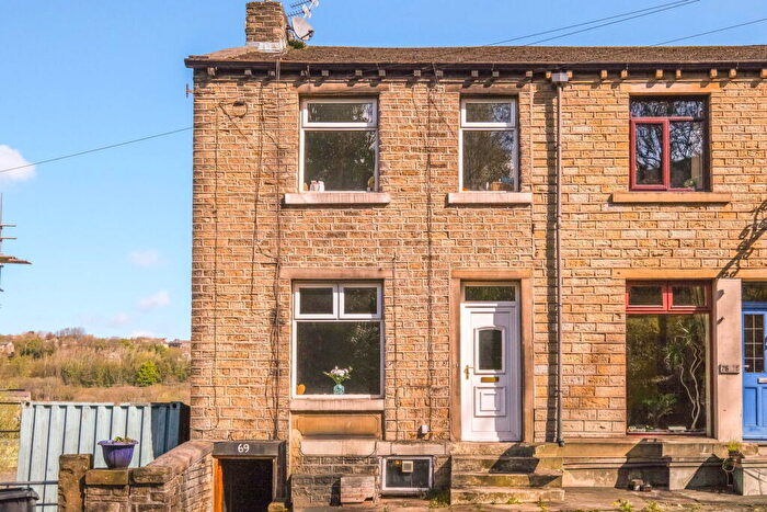 2 Bedroom Terraced House For Sale In Whiteley Street, Huddersfield, HD3