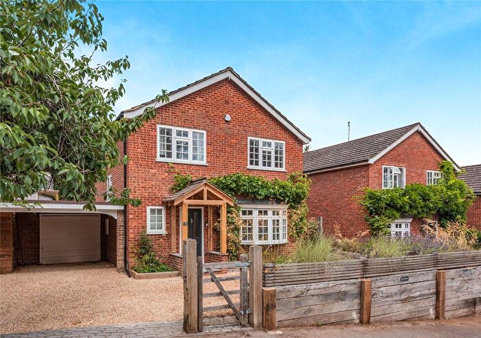 4 Bedroom Detached House For Sale In Burnt Hill Road, Farnham, Surrey, GU10