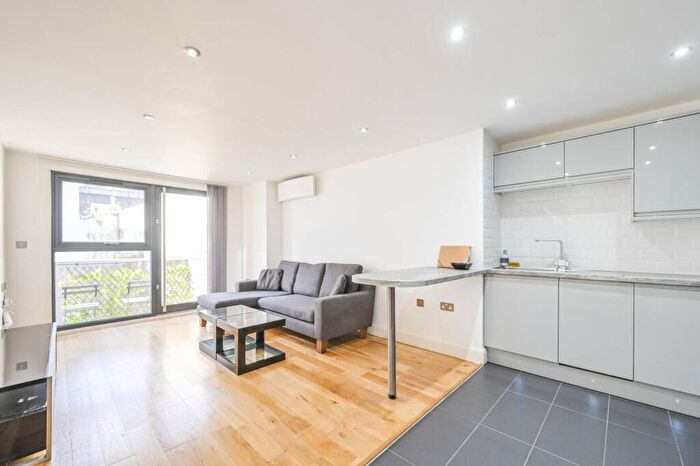 2 Bedroom Flat To Rent In Ensign St, Tower Hill, London, E1