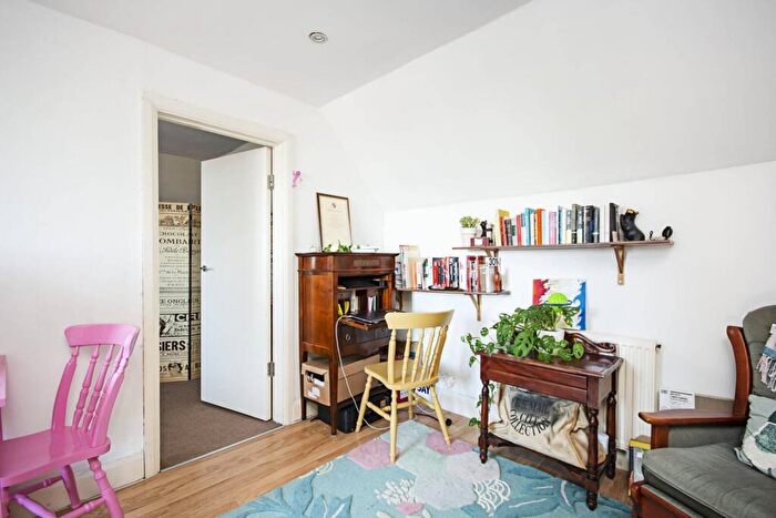 1 Bedroom Flat To Rent In Golders Green Road, Golders Green, London, NW11